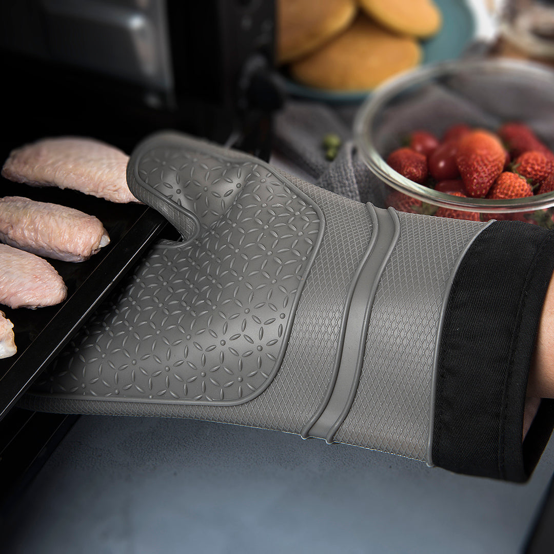 Max 50% off - One Pair Silicone Oven Gloves with Mini Oven Gloves Brush, Pack of 3 (Gray)